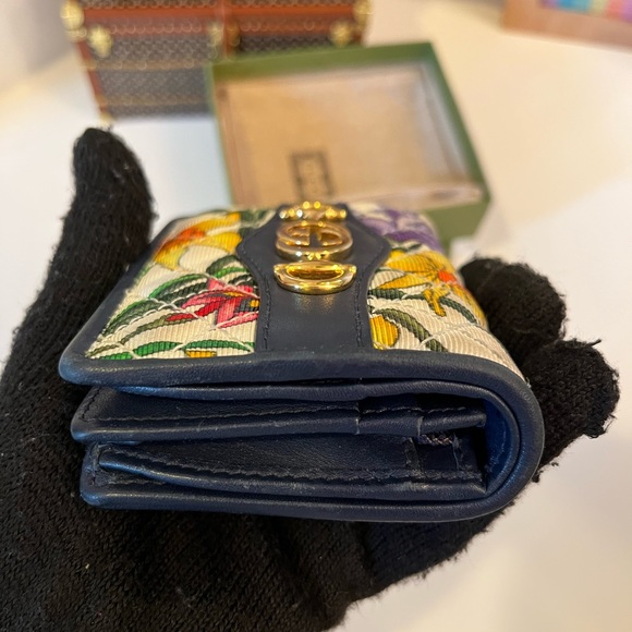 🎀Gucci Zumi Flap Card Case Quilted Flora Canvas Blue, Neutral, Print,Multicolor - Picture 5 of 7